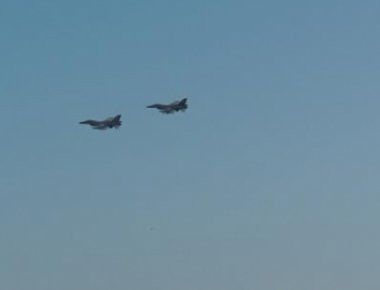 Εντυπωσιακό βίντεο από την πτήση των μαχητικών πάνω από την Αθήνα